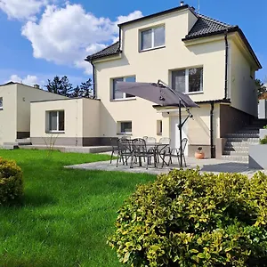 Apartmanovy Dum Se Zahradou V Klidne Casti Prahy Apartmán